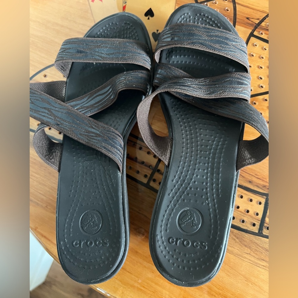 CROCS Dark Brown Print Strappy Sandals. Size 8